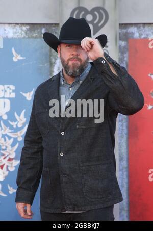 Los Angeles, Ca. August 2021. Chris Sullivan, bei Warner Bros. Premiere von „The Suicide Squad“ im Regency Village Theatre in Los Angeles, Kalifornien, am 2. August 2021. Quelle: Saye Sadou/Media Punch/Alamy Live News Stockfoto