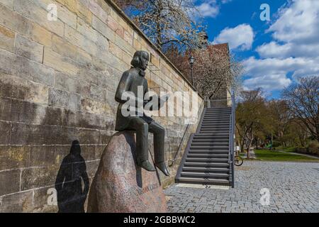 KRONACH, DEUTSCHLAND - CA. APRIL 2021: Das Johann Kaspar Zeuss Denkmal in Kronach, Bayern, Deutschland Stockfoto