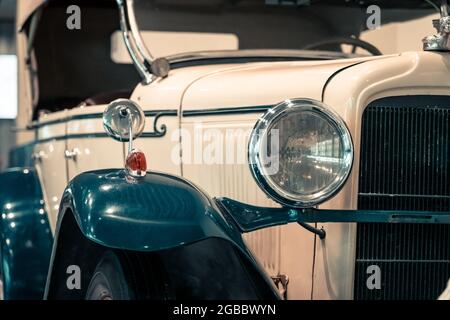 Nahaufnahme der Ausstellung „American Luxury Retro Car Pontiac Retro Car Exhibition“ Stockfoto