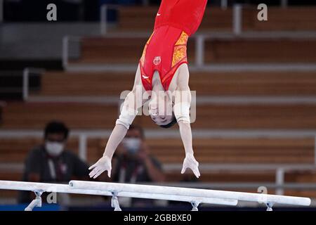 Jingyuan Zou, aus China, tritt am Dienstag, dem 3. August 2021, während des Finales der männlichen künstlerischen Gymnastik im Ariake-Gymnastikzentrum bei den Olympischen Spielen in Tokio, Japan, auf den parallelen Takten auf. Jingyuan Zou aus China gewann Gold, Lukas Dauser aus Deutschland, Das Silber und Ferhat Aracan, der Türkei, die Bronze. Foto von Richard Ellis/UPI Stockfoto