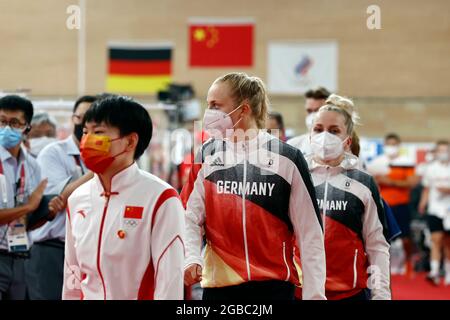 Tokio, Japan. August 2021. 151 Lea Sophie FRIEDRICH (GER), 153 Emma HINZE (GER), 2. Platz, Silbermedaille, Silbermedaille, Silbermedaille, Silbermedaillengewinnerin, Silbermedaillengewinnerin, Medaillenübergabe Radfahren Bahnrad Track Sprint-Finale der Damen-Teams beim Izu Velodrome Shizuoka 2.08.2021 Olympische Sommerspiele 2020, von 07/23 - 08.08.2021 in Tokio/Japan. Kredit: dpa/Alamy Live Nachrichten Stockfoto