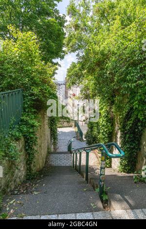 Treppe im Belleville-Viertel, am Rande des Belleville-Parks. Paris Stockfoto