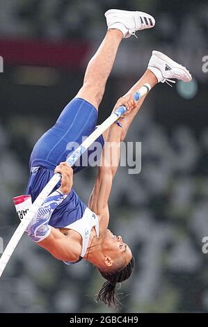 Tokio, Japan. August 2021. Leichtathletik: Olympische Spiele, Stabhochsprung der Männer, Finale, im Olympiastadion. Emmanouil Karalis aus Griechenland in Aktion. Quelle: Michael Kappeler/dpa/Alamy Live News Stockfoto