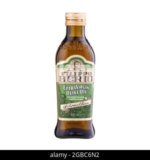 Flasche Olivenöl. Filippo Berio Natives Olivenöl extra vor weißem Hintergrund isoliert - Wolgograd, Russland - 03. Juni 2021. Stockfoto