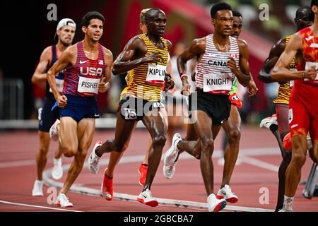 TOKIO, JAPAN - 3. AUGUST: Jacob Kiplimo aus Uganda tritt am 3. August 2021 im Olympiastadion in Tokio, Japan, in der 5000-Meter-Runde 1 der Männer bei den Olympischen Spielen 2020 in Tokio an (Foto: Andy Astfalck/Orange Picles) Stockfoto