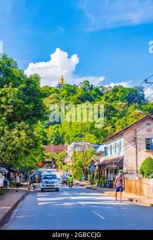 Luang Prabang Laos 16. November 2018 Typische bunte Straßen- und Stadtlandschaft der Altstadt Luang Prabang Laos. Stockfoto