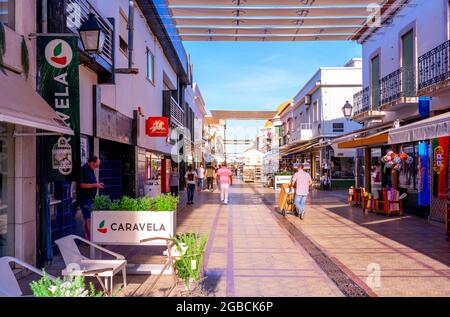 Rua. Dr. Teófilo Braga die Haupteinkaufsstraße in vila Real de santo antonio Ost algarve portugal Stockfoto