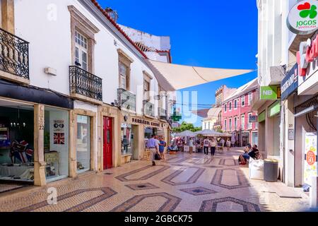 Einkaufsstraße und -Viertel im Zentrum von Faro an der ostalgarve Stockfoto