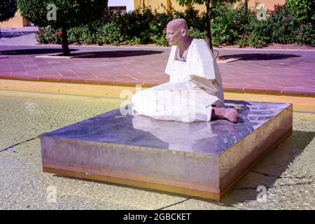 Statue, die die maurischen Bewohner der antiken Stadt Silves in der Zeit von Al Mouhatamid Ibn Abbad darstellt. Erstellt vom portugiesischen Bildhauer António Stockfoto