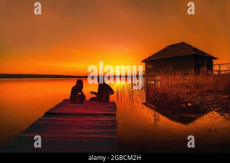 Ein junger Mann sitzt und spielt mit seiner Freundin gegen einen dramatischen Sonnenuntergang, angesichts eines bemalten und strukturierten Effekts Stockfoto