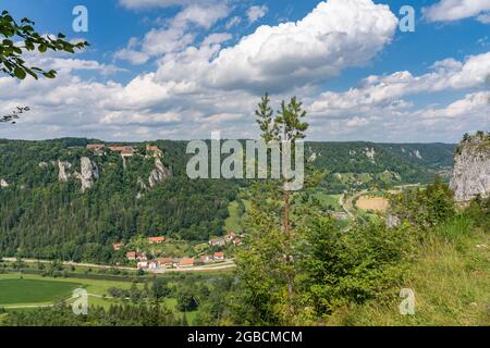 Felsenlandschaft im Donautal zwischen Beuron und Sigmaringen, Baden-Württemberg, Deutschland Stockfoto