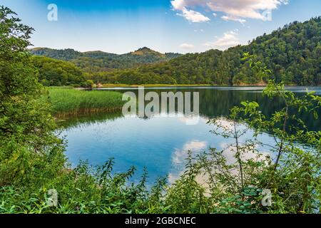 Blick auf den Hochlandsee Goygol in Aserbaidschan Stockfoto