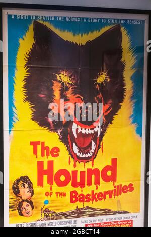 England, Hampshire, Portsmouth, Portsmouth Museum, Sherlock Holmes memoribilia Collection, Vintage „Hound of the Baskervilles“-Filmposter Stockfoto