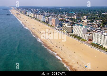 Virginia Virginia Beach Luftaufnahme über der Ansicht, Atlantic Ocean Wasser öffentliche Küste Oceanfront Hotels am Meer Eigentumswohnungen, Stockfoto