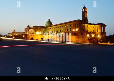 Indian President House , Rajpath in City Lights, Neu-Delhi, Indien, Asien. Nachtaufnahmen auf der Autobahn von Rajpath. Stockfoto