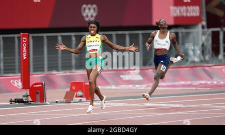 Tokio, Japan. 3. August 2021. In Tokyo2020 gewinnt und wird die neue Olympiasiegerin der 200 Meter gekrönt. Stockfoto
