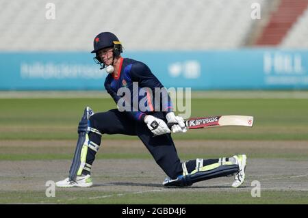 3. August 2021; Emirates Old Trafford, Manchester, Lancashire, England; Royal London Cup Cricket, Lancashire gegen Middlesex; Keaton Jennings aus Lancashire erzielte 42 Punkte, bevor er sich verletzte Stockfoto