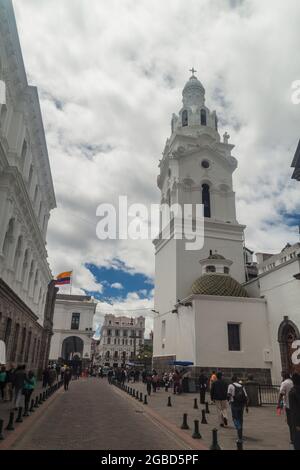 QUITO, ECUADOR - 24. JUNI 2015: Kathedrale in der Altstadt von Quito, Ecuador Stockfoto