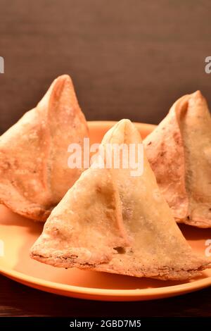 Samosa Food, indische und pakistanische Imbisse, asiatische Street Food Stockfoto
