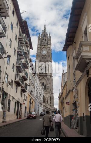 QUITO, ECUADOR - 24. JUNI 2015: Turm der Basilika des Nationalen Gelübdes in Quito Stockfoto