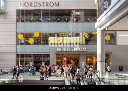 Nordstrom Store Eingang im Eaton Centre in Toronto City, Kanada Stockfoto