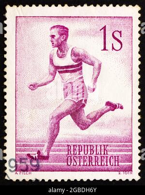 ÖSTERREICH - UM 1959: Eine in Österreich gedruckte Marke zeigt Runner, Running, Track and Field Sport, Athletics, um 1959 Stockfoto