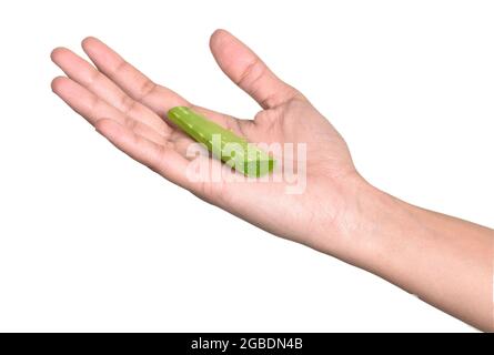 Aloe Vera Slice In Der Hand Isoliert Auf Weißem Hintergrund Mit Beschneidungspfad Stockfoto