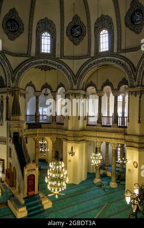 Türkei. November 2017. Foto des Innenraums der Kleinen Hagia Sophia Moschee, Blick von der Galerie nach Südwesten, mit Mihrab im Blick und Kronleuchter, in Istanbul, Türkei, 10. November 2017. (Foto: Smith Collection/Gado/Sipa USA) Quelle: SIPA USA/Alamy Live News Stockfoto