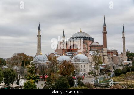 Türkei. November 2017. Hagia Sophia (Heilige Weisheit) Museum, ehemalige Kaisermoschee, Panoramablick, Istanbul, Türkei, 16. November 2017. (Foto: Smith Collection/Gado/Sipa USA) Quelle: SIPA USA/Alamy Live News Stockfoto