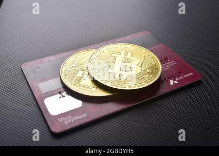 Bitcoin mit Kreditkarte kaufen Stockfoto