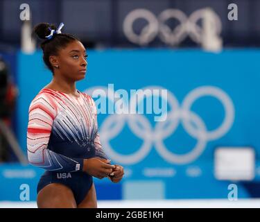 Tokio, Kanto, Japan. August 2021. Simone Biles (USA) tritt während der Olympischen Sommerspiele 2020 in Tokio im Ariake Gymnastik Center auf dem Schwankbalken an. (Bild: © David McIntyre/ZUMA Press Wire) Stockfoto