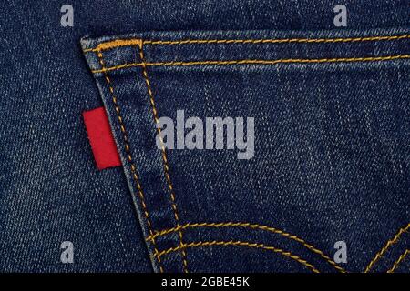 Red Label auf Denim-Jeans Stockfoto