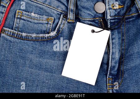 Ansicht Des Schwarzen Preisaufumschlag Auf Jeans Von Oben Stockfoto