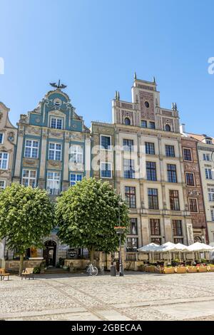 DANZIG, POLEN - 14. Jun 2021: Eine wunderschöne Aufnahme des Langen Marktes in Danzig, Polen Stockfoto