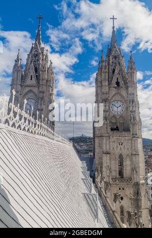 Türme der Basilika des Nationalen Gelübdes in Quito, Ecuador Stockfoto