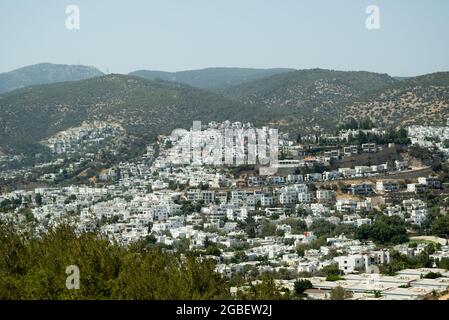 Mugla, Türkei - 1. August 2021. Weiß gefärbte Häuser in Bodrum Mugla Türkei. Stockfoto