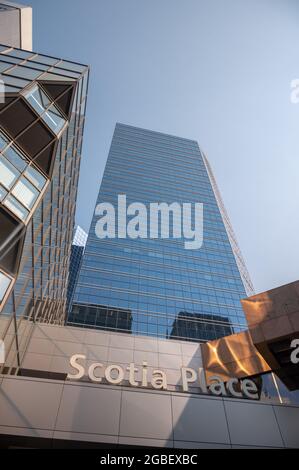 Edmonton, Alberta - 30. Juli 2021: Blick auf den Scotia Place in der Innenstadt von Edmonton . Stockfoto