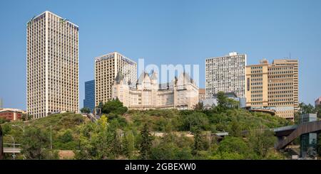 Edmonton, Alberta - 30. Juli 2021: Blick auf das Hotel Macdonald in edmonton. Stockfoto