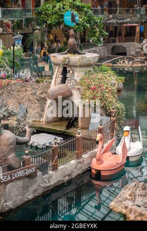 Edmonton, Alberta - 1. August 2021: In der West Edmonton Mall, die einst das größte Einkaufszentrum der Welt war. Stockfoto