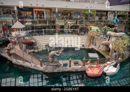 Edmonton, Alberta - 1. August 2021: In der West Edmonton Mall, die einst das größte Einkaufszentrum der Welt war. Stockfoto