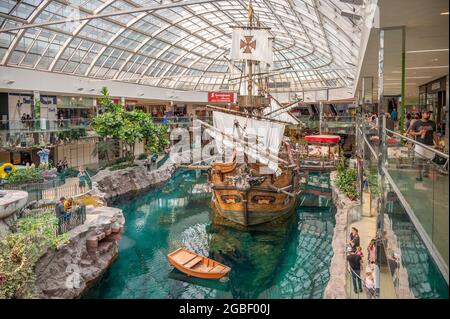 Edmonton, Alberta - 1. August 2021: In der West Edmonton Mall, die einst das größte Einkaufszentrum der Welt war. Stockfoto