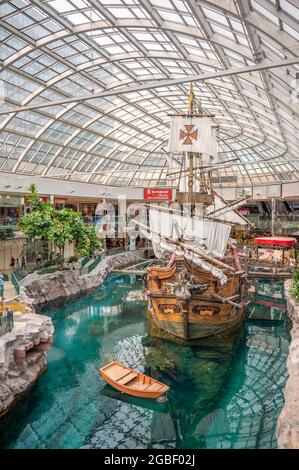 Edmonton, Alberta - 1. August 2021: In der West Edmonton Mall, die einst das größte Einkaufszentrum der Welt war. Stockfoto