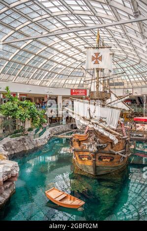 Edmonton, Alberta - 1. August 2021: In der West Edmonton Mall, die einst das größte Einkaufszentrum der Welt war. Stockfoto