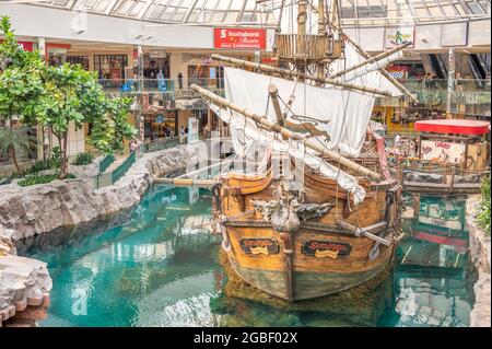 Edmonton, Alberta - 1. August 2021: In der West Edmonton Mall, die einst das größte Einkaufszentrum der Welt war. Stockfoto