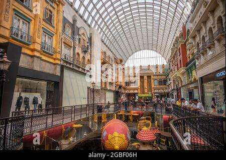 Edmonton, Alberta - 1. August 2021: In der West Edmonton Mall, die einst das größte Einkaufszentrum der Welt war. Stockfoto