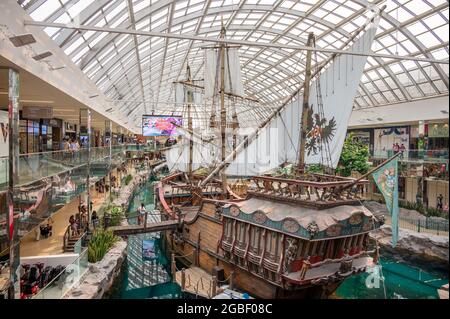 Edmonton, Alberta - 1. August 2021: In der West Edmonton Mall, die einst das größte Einkaufszentrum der Welt war. Stockfoto