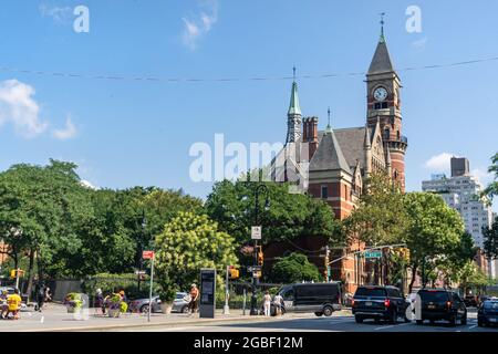 New York, NY - USA - 30. Juli 2011: Horizontale Ansicht des hoch viktorianischen gotischen entworfenen Jefferson Market Branch der New York Public Library, Once Stockfoto