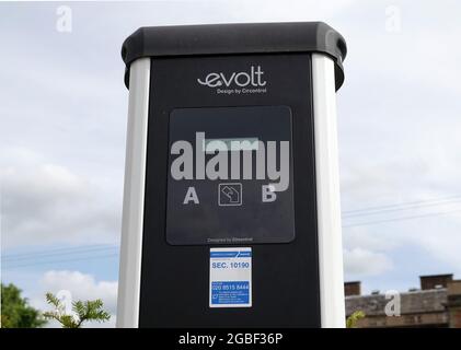 NOTTINGHAM, GROSSBRITANNIEN - 14. Jun 2021: Die Evolt-Ladestation für Elektroautos in Nottingham. Stockfoto