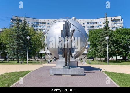 OBNINSK, RUSSLAND - 07. JULI 2021: Blick auf das Denkmal für die Pioniere der Kernenergie Stockfoto