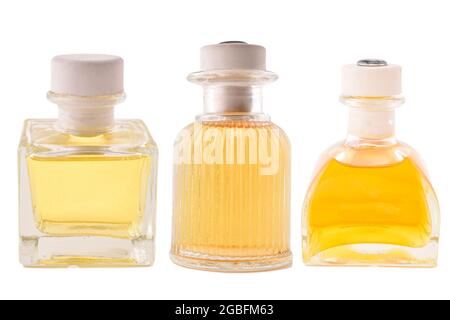 Kombination Aus Aromatischer Diffusorflasche Oder Duftflasche Isoliert Auf Weißem Hintergrund Mit Abschneidungspfad Stockfoto